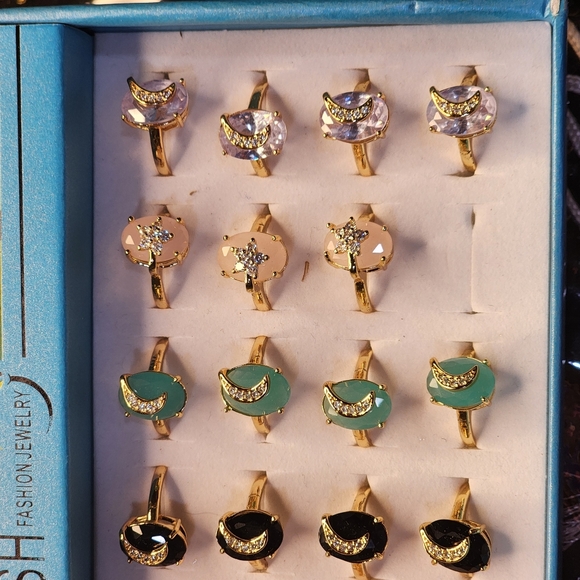 Fashion rings for women in multicolor and adjustable size. - Picture 5 of 7